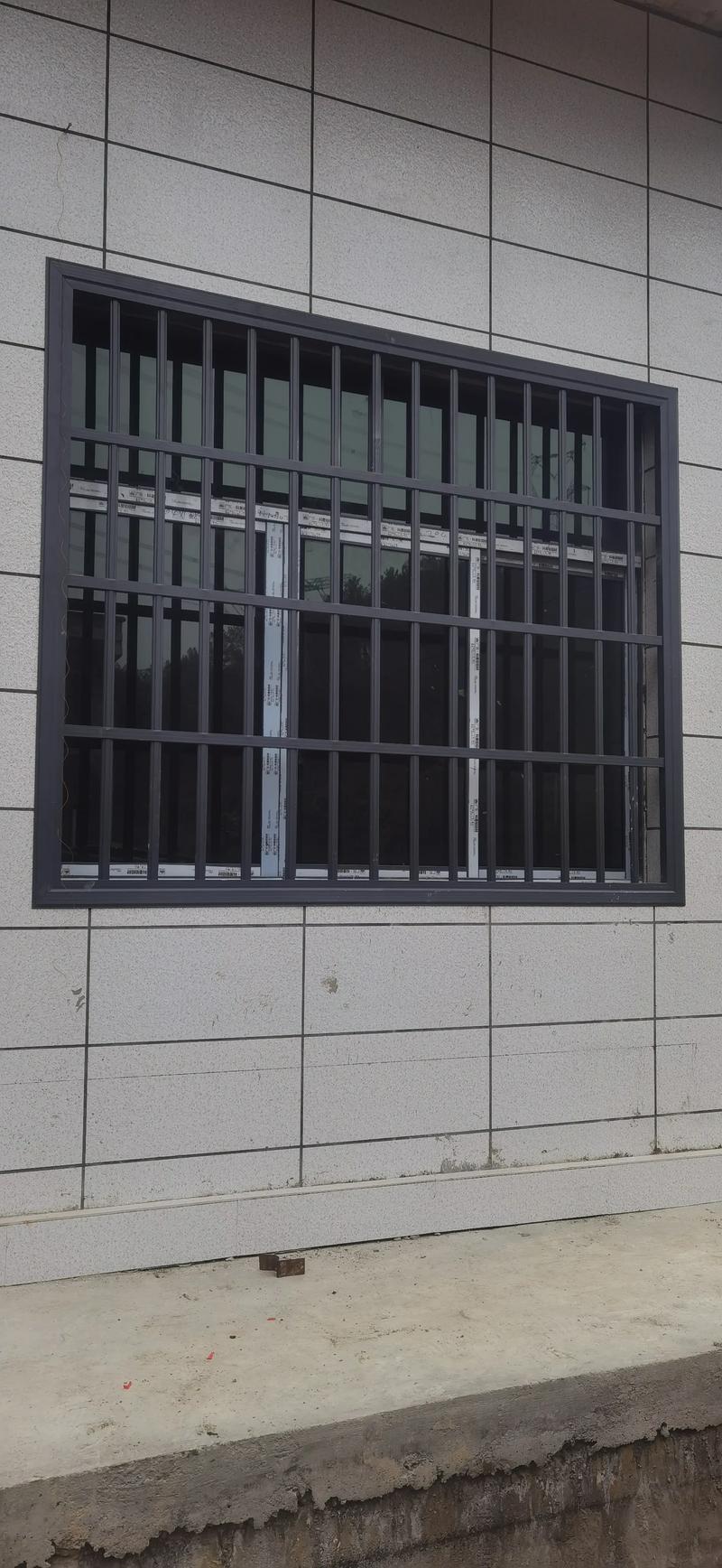 防盗窗上的雨棚多少钱一平米 防盗窗上的雨棚多少钱一平米