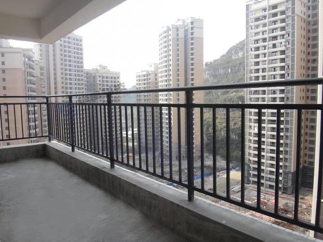 高层阳台装什么栏杆好看 高层阳台装什么栏杆好看